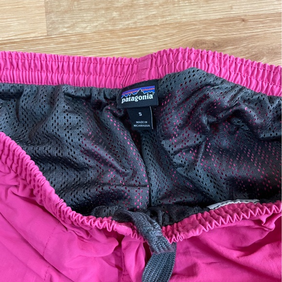 Pink Patagonia men’s baggies shorts - Picture 3 of 3